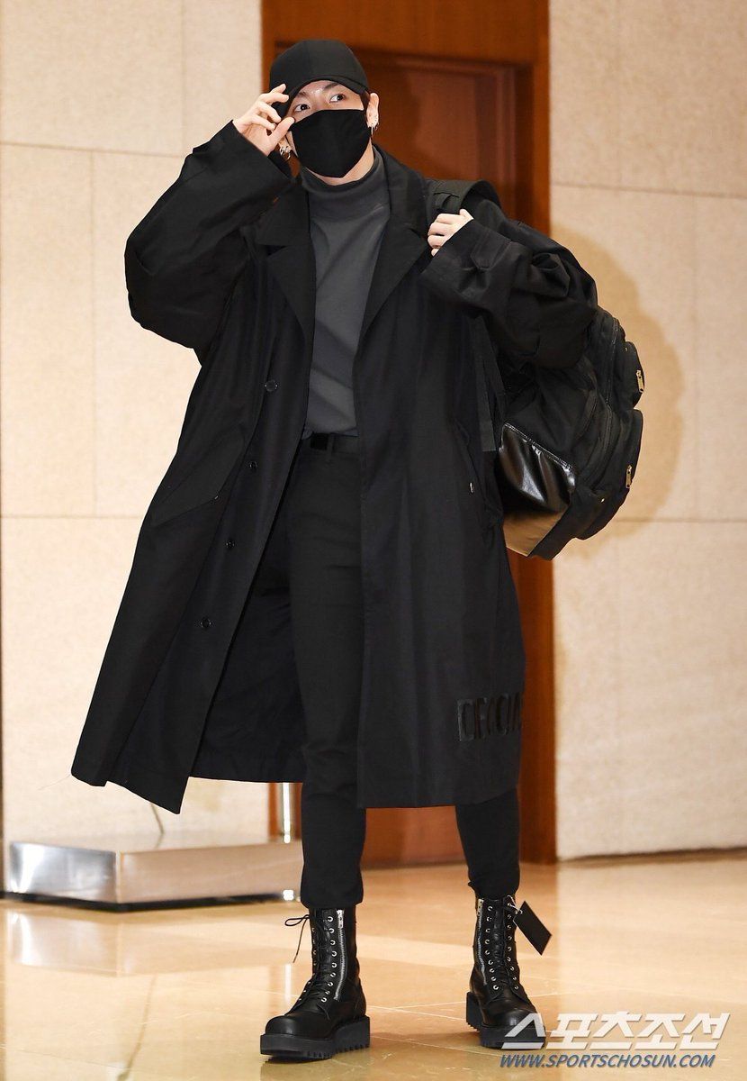 BTS JUNGKOOK all black airport outfit > Style Stacker