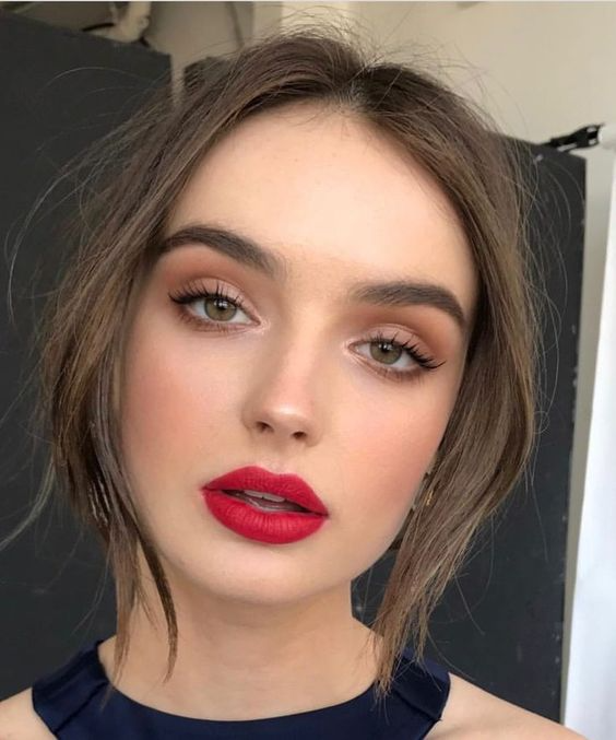 Best Eye Makeup for Red Dress & Red Lips for January 2021 - All Seasons Style