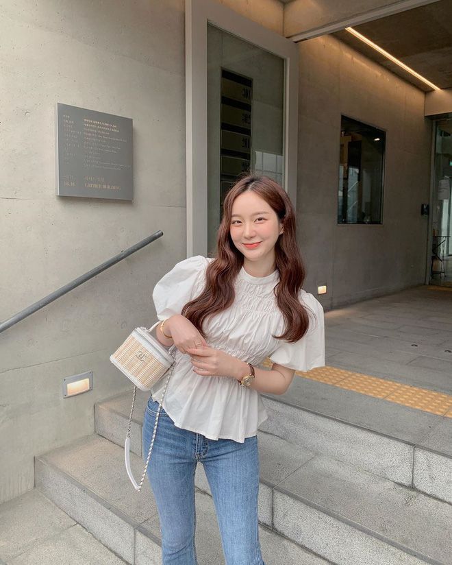 Không khoái lắm dáng áo nhàn nhạt, Park Min Young mê mấy kiểu áo blouse rất điệu mà cũng rất sang này cơ!