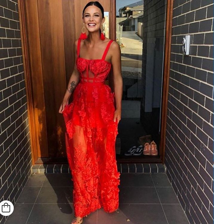 Robe longue en dentelle avec bretelle