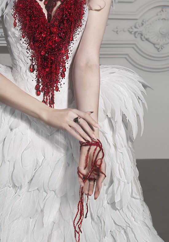 Haute Gothic Wedding Dress Feathers Gown Bloody Vampire Bridal Dress Alternative Red Wedding Dress Halloween Wedding Ball Masquerade Gown