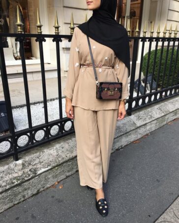 @by.kha on Instagram: “• Avenue Montaigne ✨ Cet ensemble proviens de chez @chez_suraa que j’ai modifié en ajoutant des perles et des petites fleures ?”