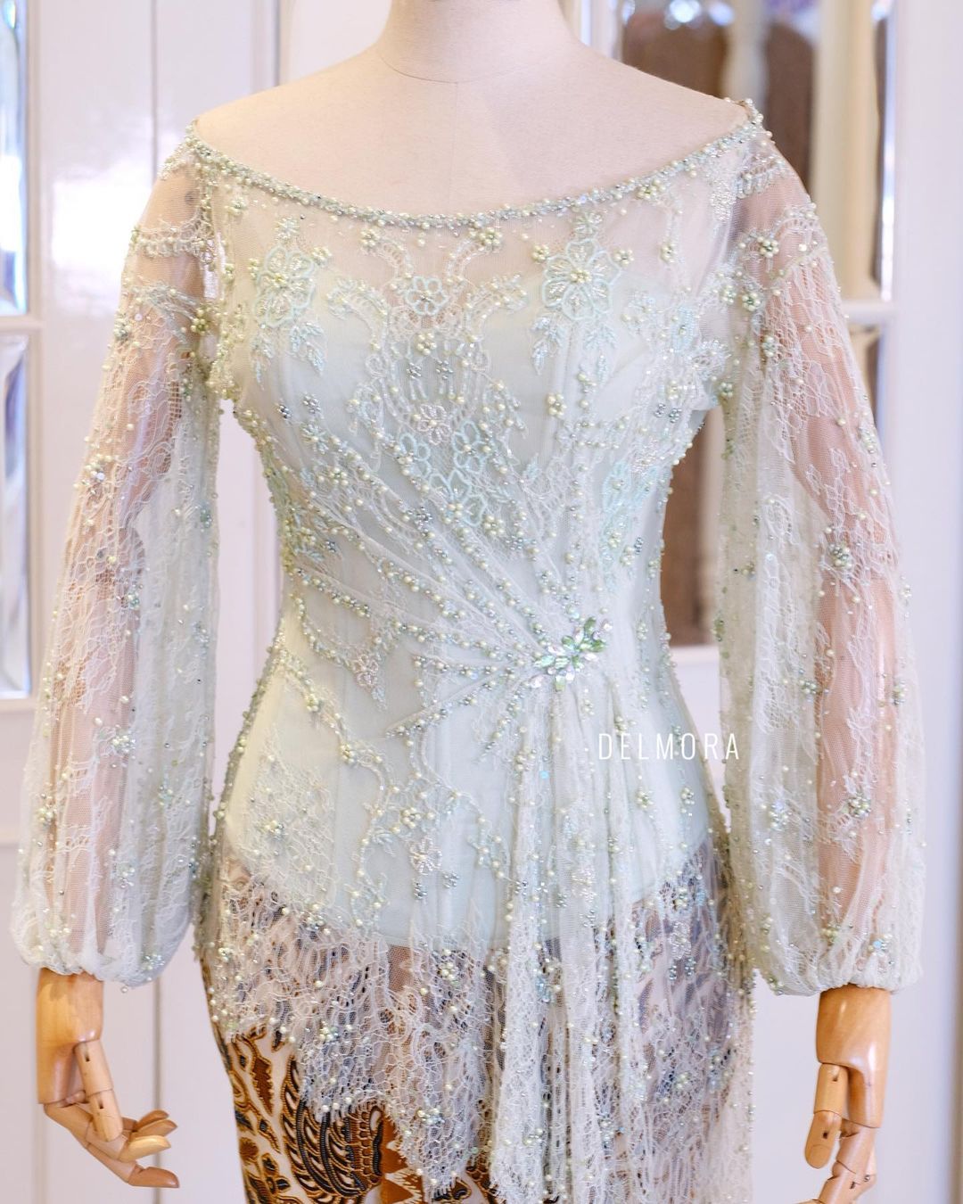 delmorakebayacantik on Instagram: “#delmora #delmorawisuda #delmorakebaya #delmorajogja   KEBAYA CANTIK PENDEK by DELMORA Untuk Pesta - Wisuda - Lamaran . TIDAK harus MAHAL…”