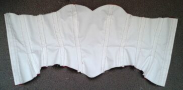 Faire son propre corset sur-mesure en 10 étapes - Dans la tête de Liette